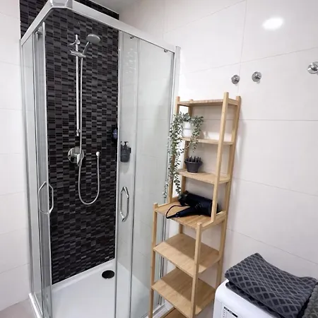 1-park & Museum View-lift-netflix-washer Praga